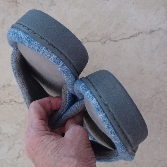 isotoner Slip-on Slippers - NWOT - Picture 6 of 7